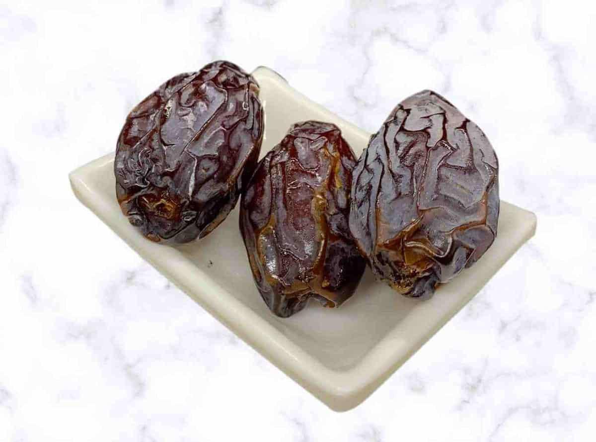 Premium Medjool Dates – Sweet & Soft Medjoul Khajoor - AlphonsoMango.in