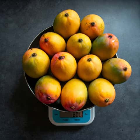 How many alphonso mangoes in 1 kg