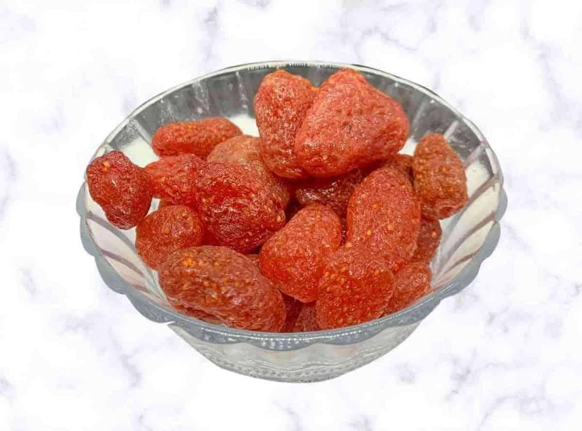 Buy Dried Strawberries Online: Delicious treat - AlphonsoMango.in