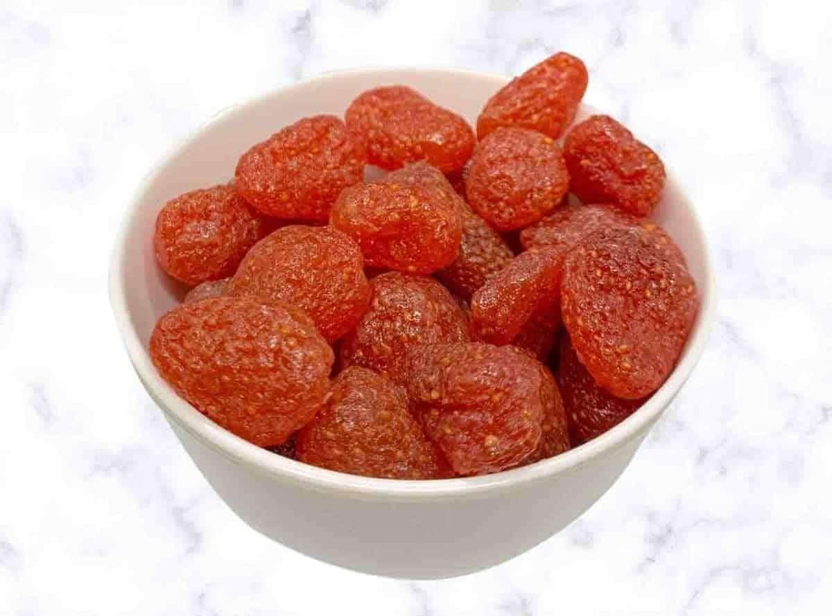 Buy Dried Strawberries Online: Delicious treat - AlphonsoMango.in