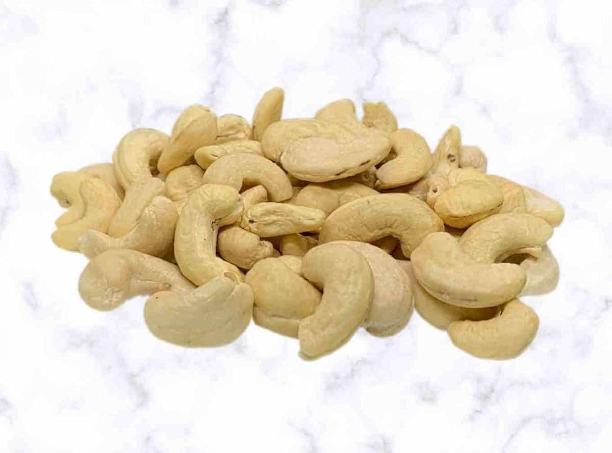 Premium Quality Cashew Nuts: Kaju Medium Size W 240 - AlphonsoMango.in