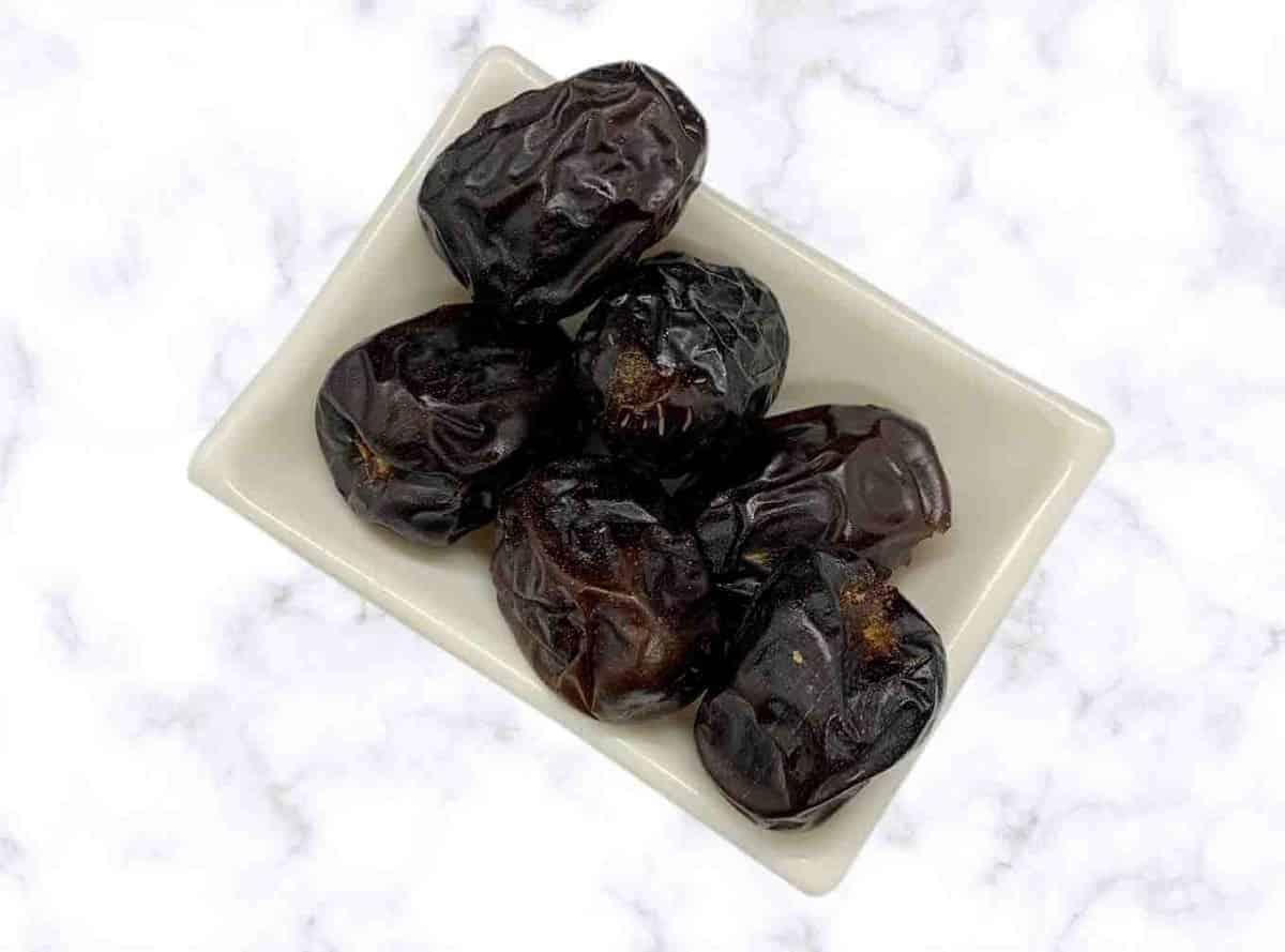 Buy Ajwa Dates Online: Ajwa Khajoor Heart of Medina's Treasure - AlphonsoMango.in