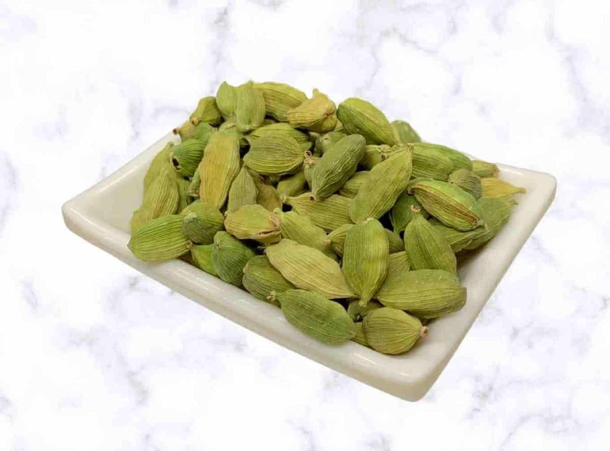 Green Cardamom | Elaichi | Elakkai | ilaayachee | Elakki | Yalakulu - AlphonsoMango.in